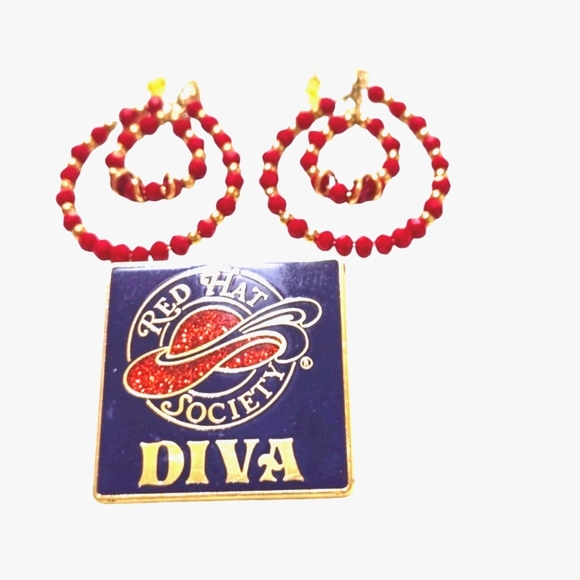 ``RH25766 Red Hat Pin & Pierced Earrings Set - Picture 1 of 4